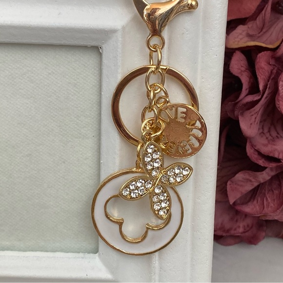 White and Gold Crystal Flower Clover Keychain Charm - Picture 6 of 15